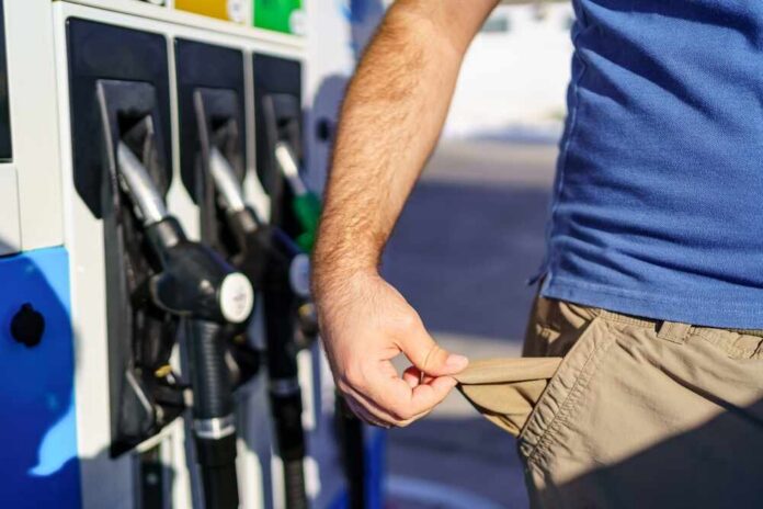 shutterstock_2175337609.jpg Person at a gas station showing empty pockets