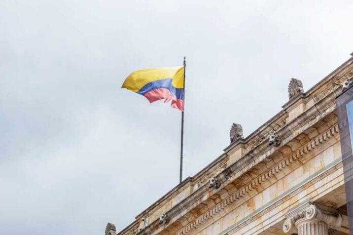 Colombian,Flag,Flying,At,The,Top,Of,The,Senate,Of Colombian flag atop a neoclassical building