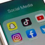 Smartphone screen showing social media app icons