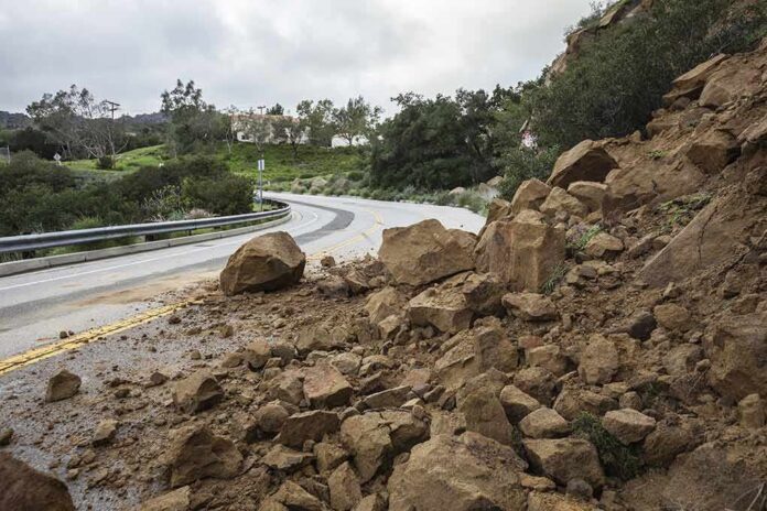 shutterstock_584105287 Rockslide blocking a curved mountain road