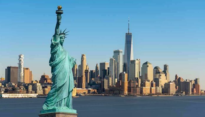 shutterstock_1507227842 Statue of Liberty with Manhattan skyline